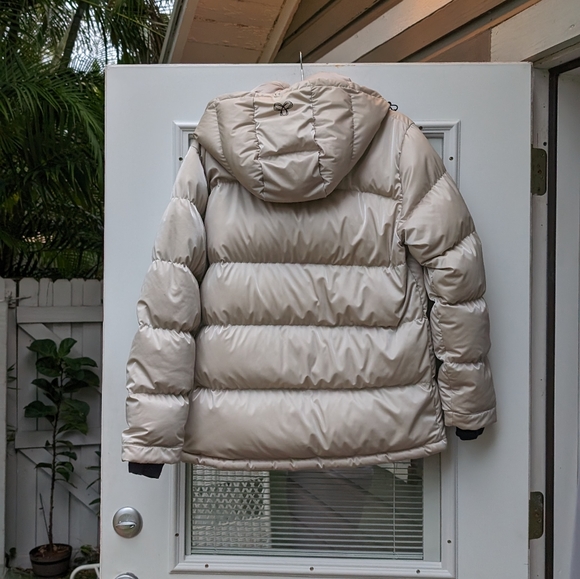 Aritzia TNA Super Puff Original Hooded Down Puffer Jacket, Size M - Picture 2 of 8